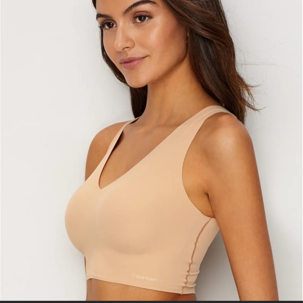 NWT Calvin Klein Invisibles Comfort Bralette